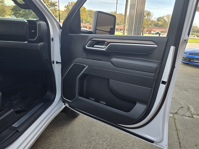 2026 Chevrolet Silverado 2500 HD LT 4DR CREW 4X4/V8 - Photo 13 - Hamilton, OH 45015