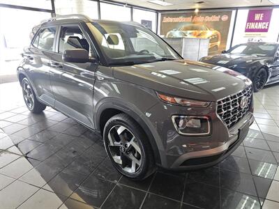 2022 Hyundai VENUE SEL 4DR CROSSOVER   - Photo 4 - Hamilton, OH 45015