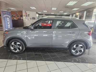 2022 Hyundai VENUE SEL 4DR CROSSOVER   - Photo 2 - Hamilton, OH 45015