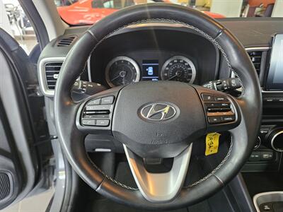 2022 Hyundai VENUE SEL 4DR CROSSOVER   - Photo 15 - Hamilton, OH 45015