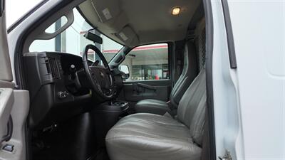 2022 Chevrolet Express 2500 3DR EXTENDED CARGO VAN /V6   - Photo 8 - Hamilton, OH 45015