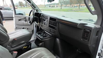 2022 Chevrolet Express 2500 3DR EXTENDED CARGO VAN /V6   - Photo 19 - Hamilton, OH 45015