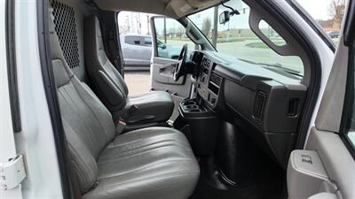 2022 Chevrolet Express 2500 3DR EXTENDED CARGO VAN /V6   - Photo 17 - Hamilton, OH 45015