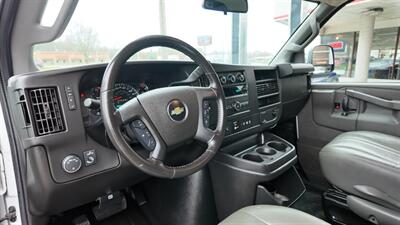 2022 Chevrolet Express 2500 3DR EXTENDED CARGO VAN /V6   - Photo 10 - Hamilton, OH 45015