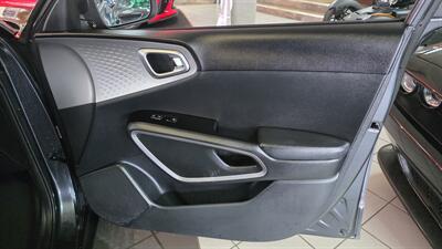 2023 Kia Soul LX 4DR CROSSOVER   - Photo 26 - Hamilton, OH 45015