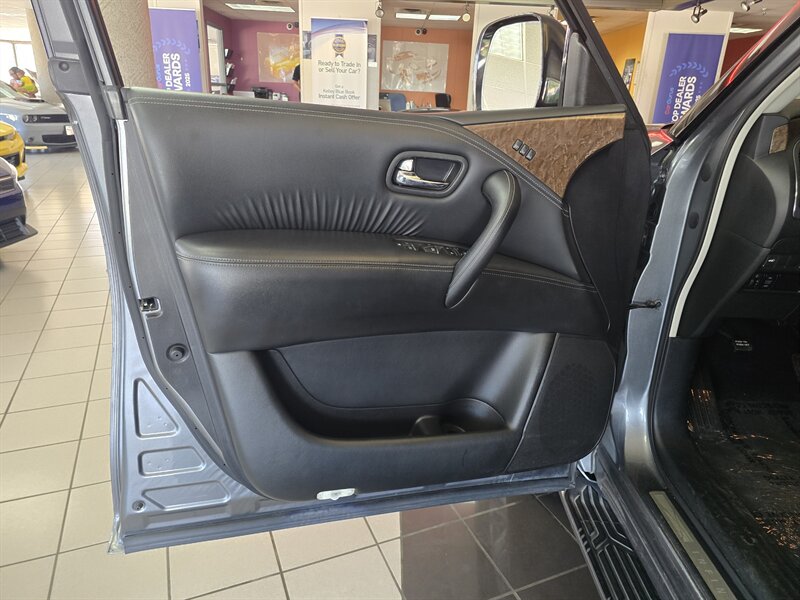 2017 INFINITI QX80 Base 4DR SUV - Photo 7 - Hamilton, OH 45015