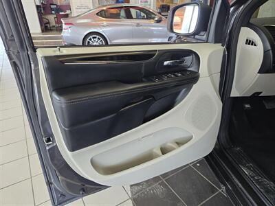 2017 Dodge Grand Caravan SE Plus 4DR MINI-VAN   - Photo 6 - Hamilton, OH 45015
