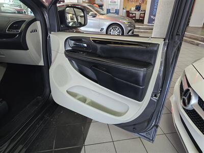 2017 Dodge Grand Caravan SE Plus 4DR MINI-VAN   - Photo 11 - Hamilton, OH 45015