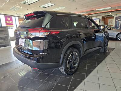 2025 Nissan Rogue SV 4DR SUV   - Photo 4 - Hamilton, OH 45015