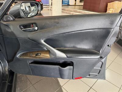 2009 Lexus IS   - Photo 29 - Hamilton, OH 45015