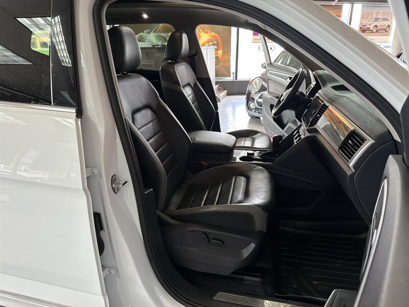 2022 Volkswagen Atlas V6 SEL Premium R-Line 4Motion 4DR SUV AWD - Photo 30 - Hamilton, OH 45015