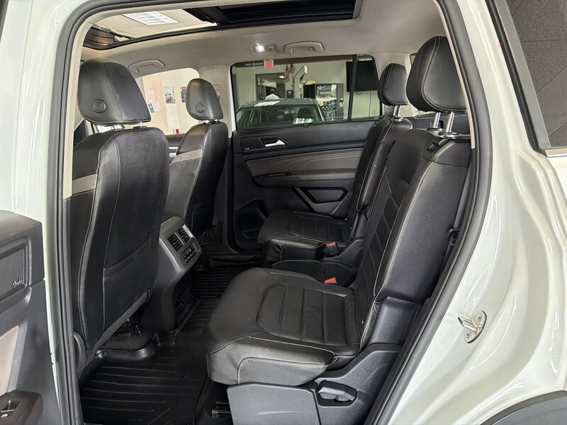 2022 Volkswagen Atlas V6 SEL Premium R-Line 4Motion 4DR SUV AWD - Photo 21 - Hamilton, OH 45015