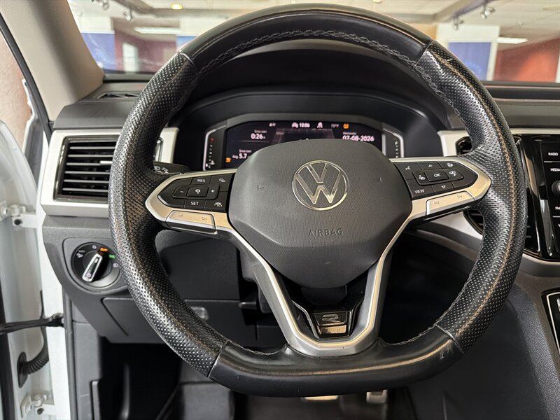 2022 Volkswagen Atlas V6 SEL Premium R-Line 4Motion 4DR SUV AWD - Photo 13 - Hamilton, OH 45015