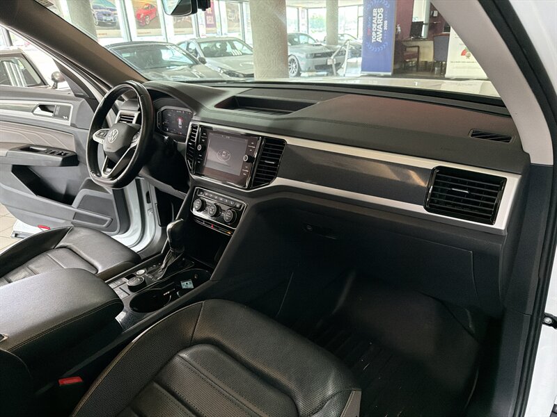 2022 Volkswagen Atlas V6 SEL Premium R-Line 4Motion 4DR SUV AWD - Photo 32 - Hamilton, OH 45015