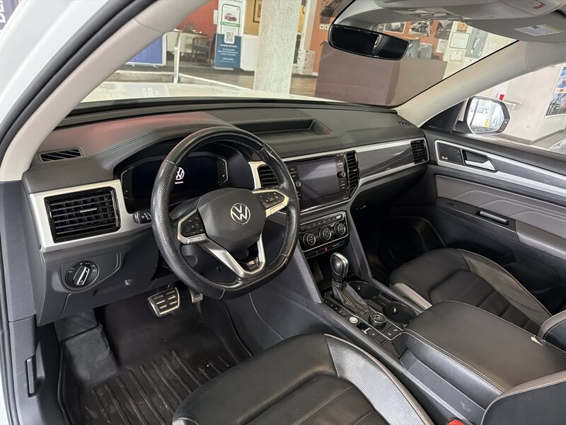 2022 Volkswagen Atlas V6 SEL Premium R-Line 4Motion 4DR SUV AWD - Photo 11 - Hamilton, OH 45015