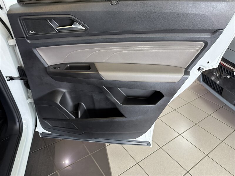 2022 Volkswagen Atlas V6 SEL Premium R-Line 4Motion 4DR SUV AWD - Photo 26 - Hamilton, OH 45015