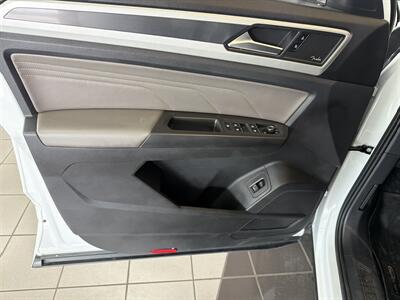 2022 Volkswagen Atlas V6 SEL Premium R-Line 4Motion 4DR SUV AWD - Photo 20 - Hamilton, OH 45015