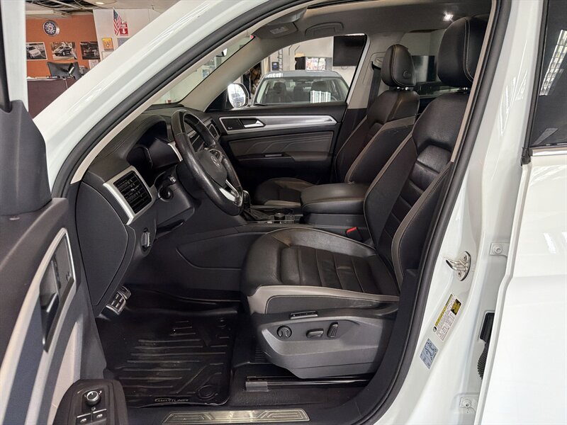 2022 Volkswagen Atlas V6 SEL Premium R-Line 4Motion 4DR SUV AWD - Photo 9 - Hamilton, OH 45015