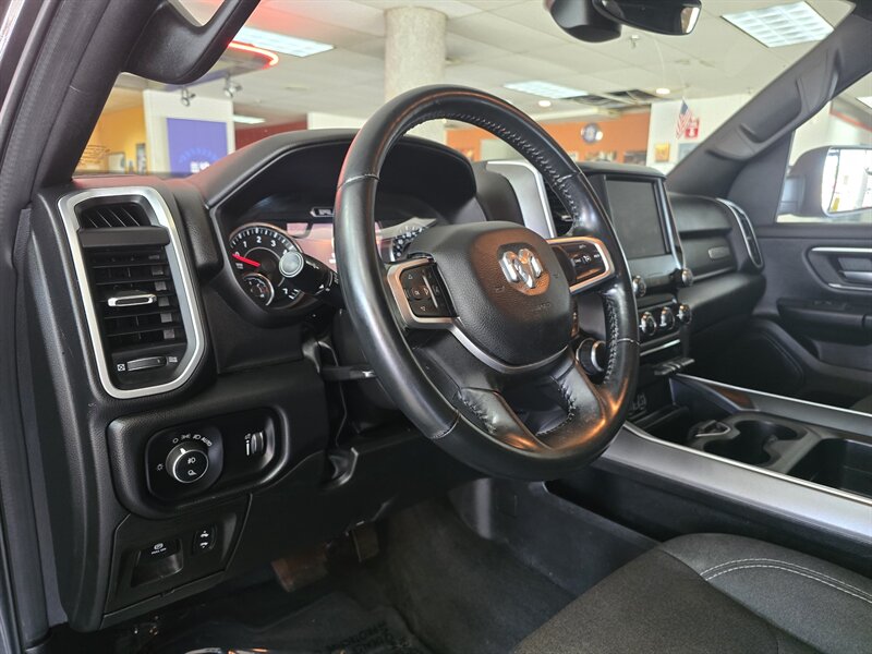 2022 RAM 1500 Big Horn/CREW CAB/HEMI/4X4 - Photo 9 - Hamilton, OH 45015