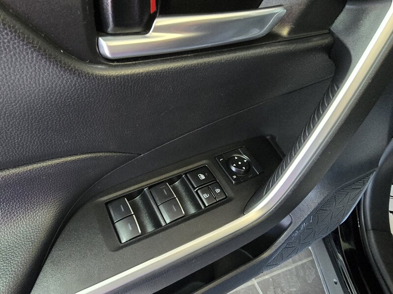 2025 Toyota RAV4 Hybrid XLE 4DR SUV AWD - Photo 15 - Hamilton, OH 45015