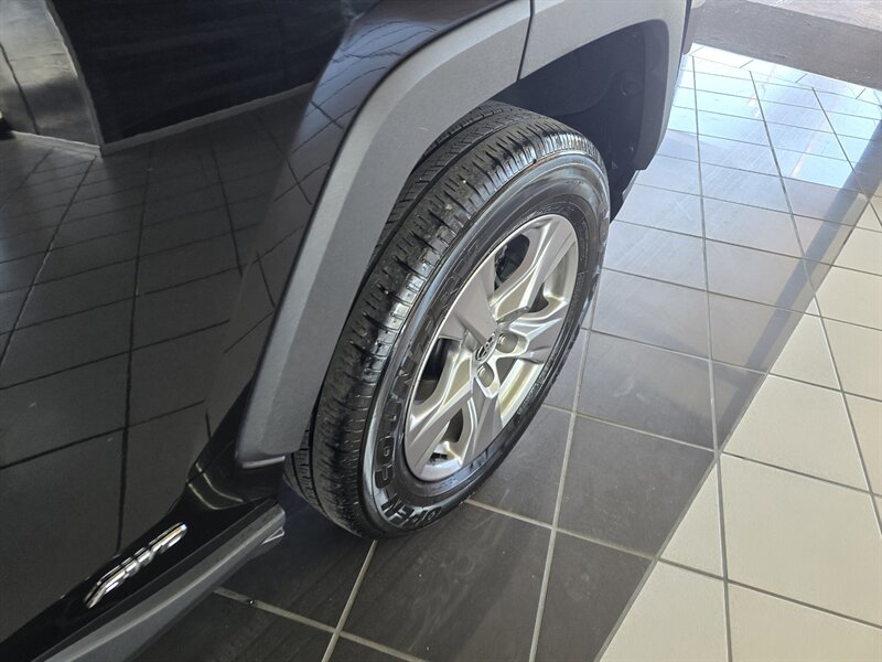 2025 Toyota RAV4 Hybrid XLE 4DR SUV AWD - Photo 29 - Hamilton, OH 45015