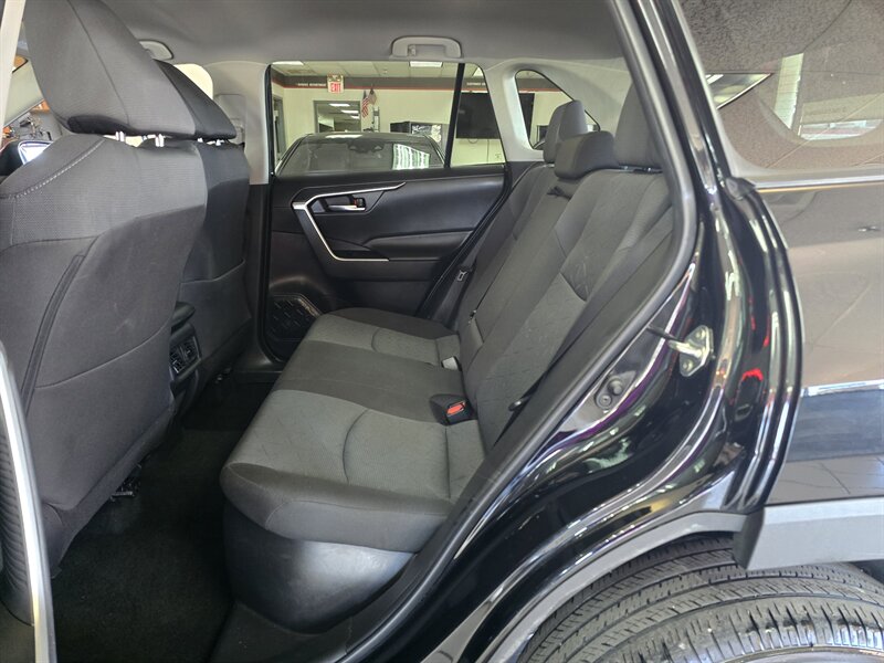 2025 Toyota RAV4 Hybrid XLE 4DR SUV AWD - Photo 11 - Hamilton, OH 45015