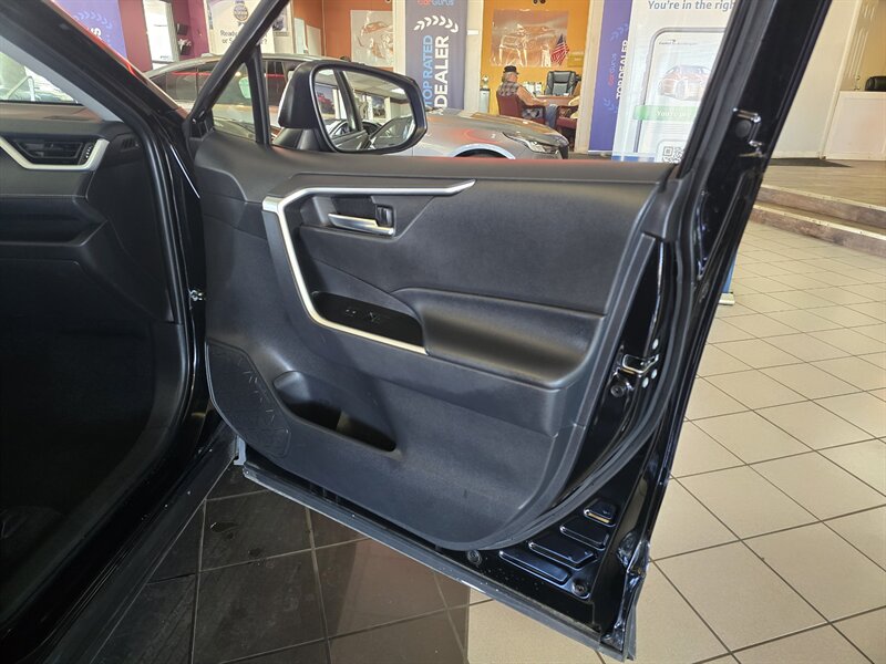 2025 Toyota RAV4 Hybrid XLE 4DR SUV AWD - Photo 12 - Hamilton, OH 45015