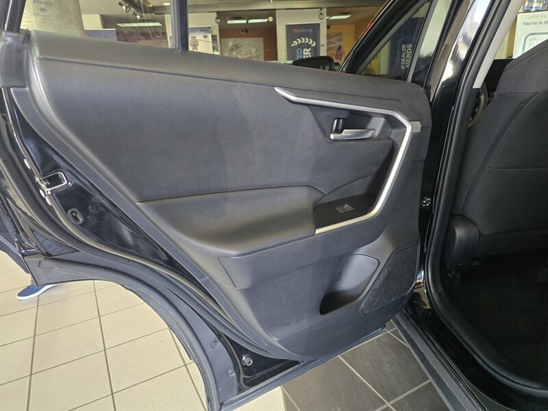2025 Toyota RAV4 Hybrid XLE 4DR SUV AWD - Photo 10 - Hamilton, OH 45015