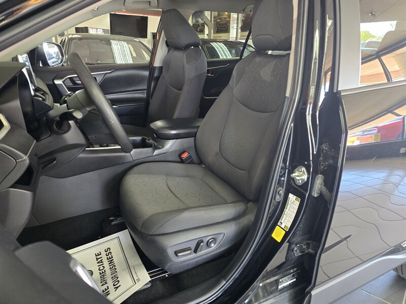 2025 Toyota RAV4 Hybrid XLE 4DR SUV AWD - Photo 9 - Hamilton, OH 45015