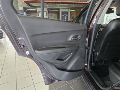 2020 Chevrolet Trax LT 4DR CROSSOVER   - Photo 10 - Hamilton, OH 45015
