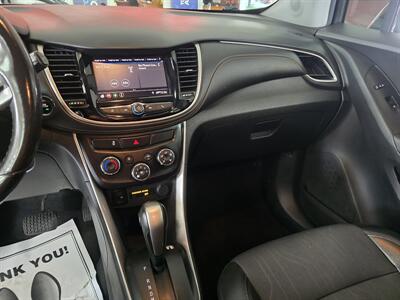 2020 Chevrolet Trax LT 4DR CROSSOVER   - Photo 26 - Hamilton, OH 45015