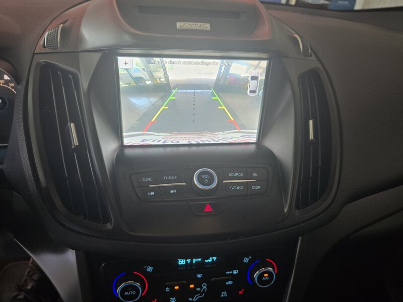 2017 Ford Escape SE 4DR SUV - Photo 21 - Hamilton, OH 45015