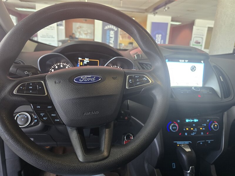 2017 Ford Escape SE 4DR SUV - Photo 24 - Hamilton, OH 45015