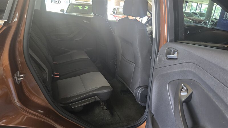 2017 Ford Escape SE 4DR SUV - Photo 16 - Hamilton, OH 45015