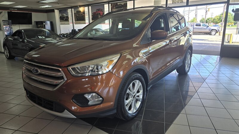 2017 Ford Escape SE 4DR SUV   - Photo 1 - Hamilton, OH 45015