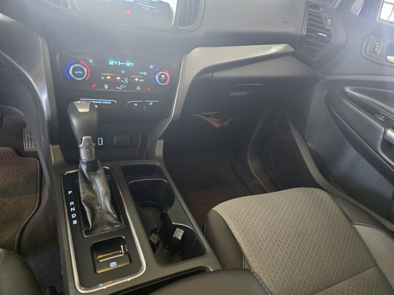 2017 Ford Escape SE 4DR SUV - Photo 22 - Hamilton, OH 45015