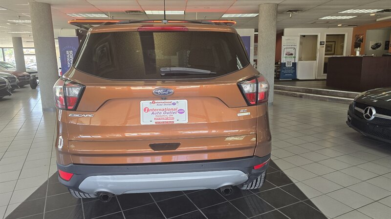 2017 Ford Escape SE 4DR SUV - Photo 7 - Hamilton, OH 45015