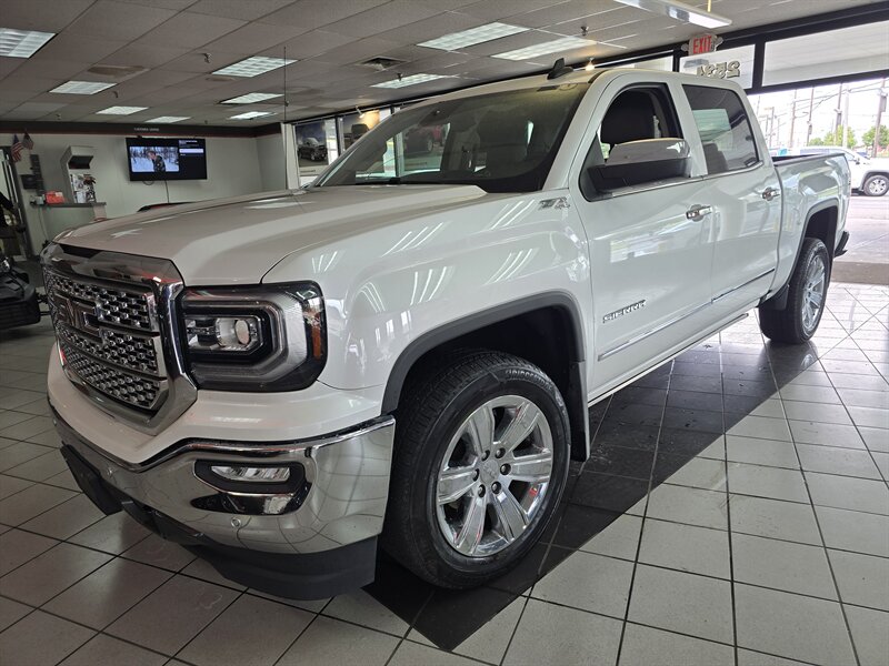 2018 GMC Sierra 1500 SLT CREW CAB4X4/Z71 - Photo 1 - Hamilton, OH 45015