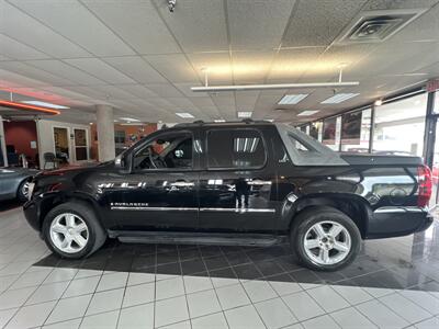 2009 Chevrolet Avalanche LTZ CREW CAB 4X4   - Photo 2 - Hamilton, OH 45015