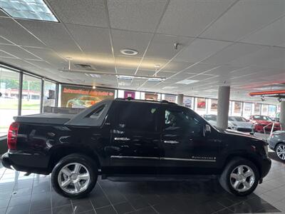 2009 Chevrolet Avalanche LTZ CREW CAB 4X4   - Photo 5 - Hamilton, OH 45015