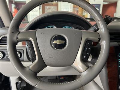2009 Chevrolet Avalanche LTZ CREW CAB 4X4   - Photo 14 - Hamilton, OH 45015