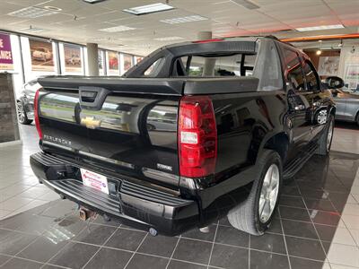 2009 Chevrolet Avalanche LTZ CREW CAB 4X4   - Photo 6 - Hamilton, OH 45015