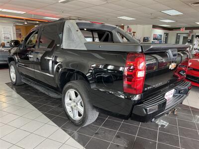 2009 Chevrolet Avalanche LTZ CREW CAB 4X4   - Photo 8 - Hamilton, OH 45015
