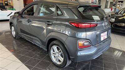 2021 Hyundai Kona SE 4DR CROSSOVER   - Photo 7 - Hamilton, OH 45015