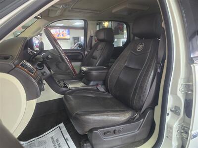 2012 Cadillac Escalade Platinum Edition 4DR SUV AWD - Photo 9 - Hamilton, OH 45015