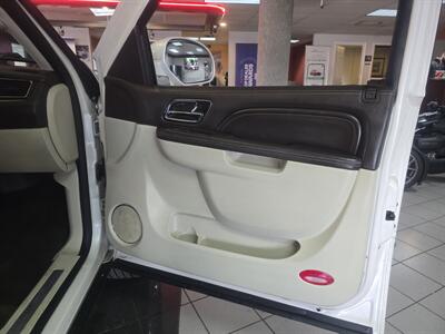 2012 Cadillac Escalade Platinum Edition 4DR SUV AWD - Photo 15 - Hamilton, OH 45015