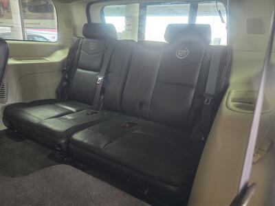 2012 Cadillac Escalade Platinum Edition 4DR SUV AWD - Photo 13 - Hamilton, OH 45015