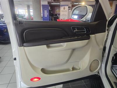 2012 Cadillac Escalade Platinum Edition 4DR SUV AWD - Photo 7 - Hamilton, OH 45015