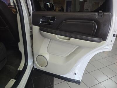 2012 Cadillac Escalade Platinum Edition 4DR SUV AWD - Photo 18 - Hamilton, OH 45015