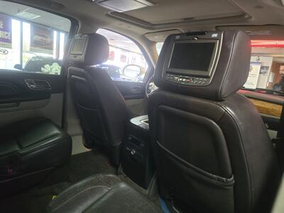 2012 Cadillac Escalade Platinum Edition 4DR SUV AWD - Photo 19 - Hamilton, OH 45015